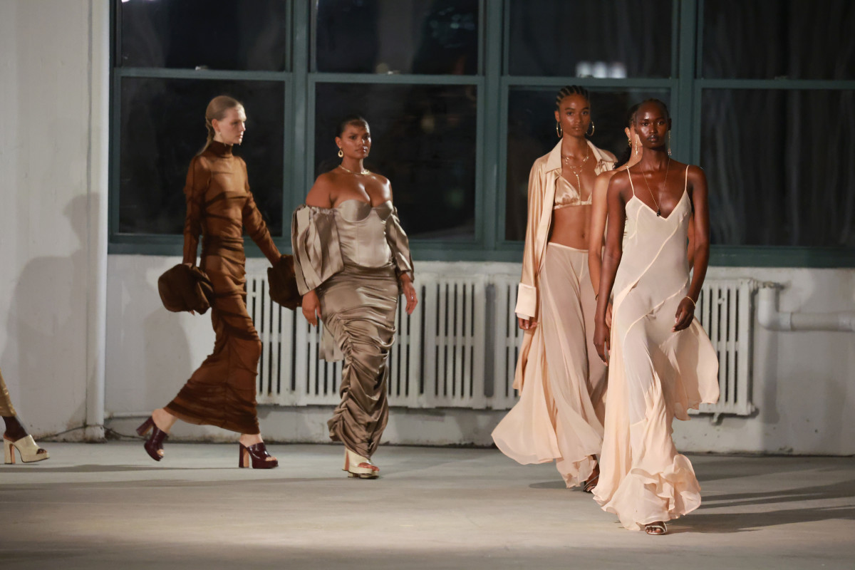 fe-noel-RUNWAY
